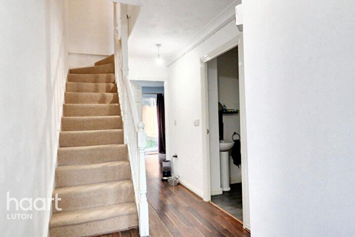 4 Bedroom Town House For Sale In Dunraven Avenue, Luton, LU1