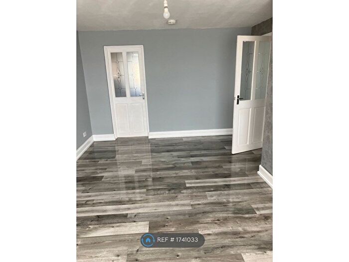 2 Bedroom Flat To Rent In St Clement Place, Dundee, DD3