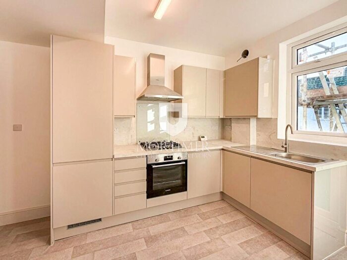 2 Bedroom Apartment To Rent In Green Lanes, Winchmore Hill, London, N21