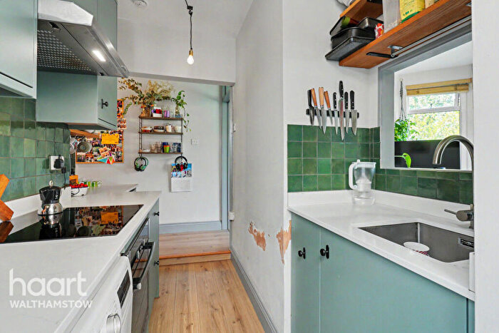 3 Bedroom Maisonette For Sale In Courtenay Road, Walthamstow, E17