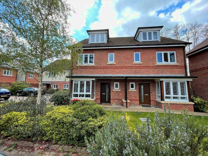 3 Bedroom Semi-Detached House To Rent In Blackthorns, Edenbrook, Fleet, GU51