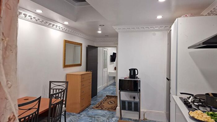 2 Bedroom End Of Terrace House To Rent In Beamway, Dagenham, RM10