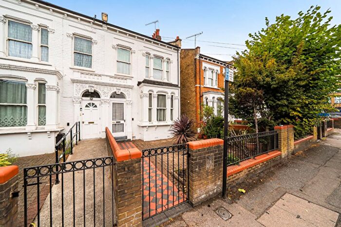 3 Bedroom Terraced House For Sale In Mayes Road, Wood Green, London, N22