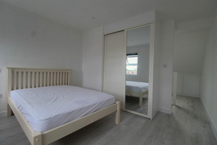 5 Bedroom Semi Detached House To Rent In Guildford Park Road, Guildford, GU2