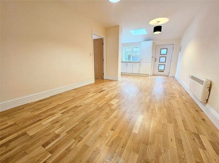 1 Bedroom Flat To Rent In Robin Hood Road, Knaphill, Woking, Surrey, GU21