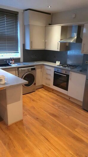 3 Bedroom Property To Rent In Burley Lodge Terrace, Hyde Park, Leeds, LS6