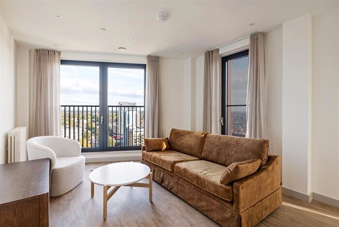 2 Bedroom Flat To Rent In Selbourne Road, Walthamstow, E17