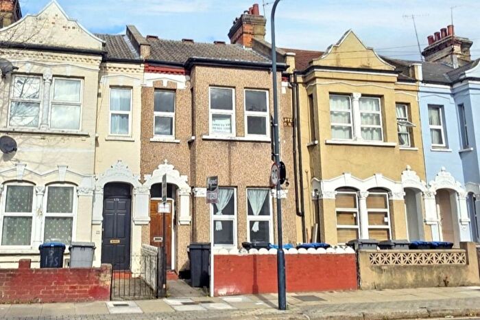 2 Bedroom Block Of Flats For Sale In Chapter Road, London, NW2