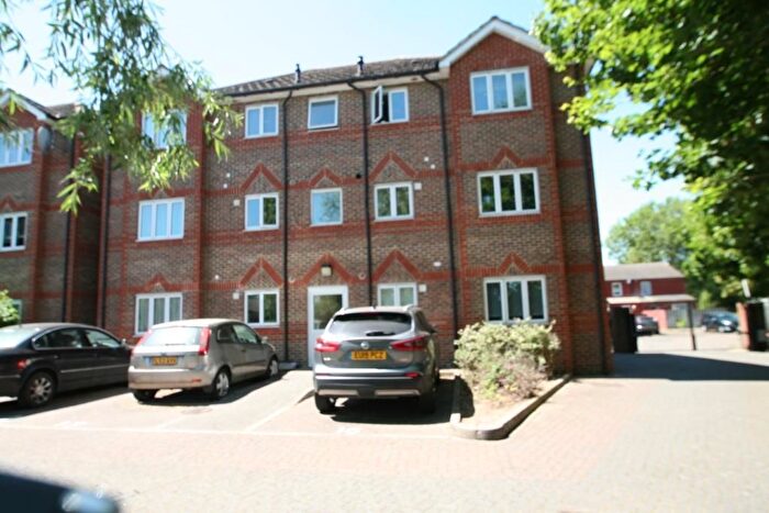 2 Bedroom Flat To Rent In Clayburn Circle, Barstable East, SS14