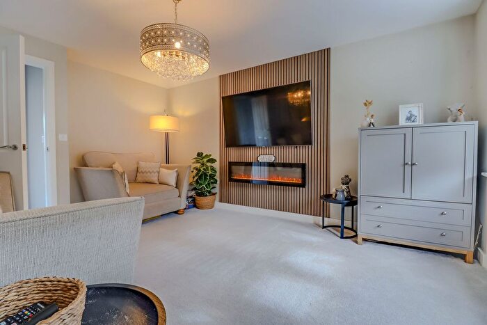 3 Bedroom Semi-Detached House For Sale In Hope Drive, Lubbesthorpe, LE19