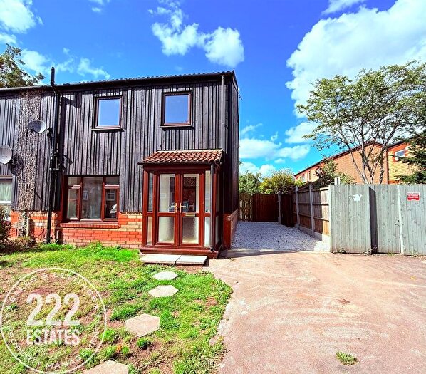4 Bedroom Semi-Detached House For Sale In Pipit Lane, Birchwood, Warrington, WA3