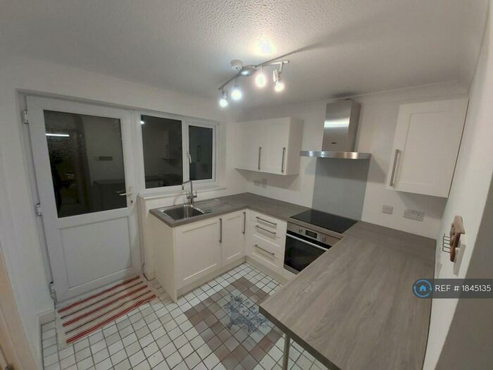 1 Bedroom Flat To Rent In Old Bath Road, Sonning, Reading, RG4