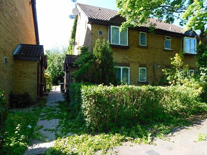 1 Bedroom Terraced House To Rent In Albany Park, Slough, SL3