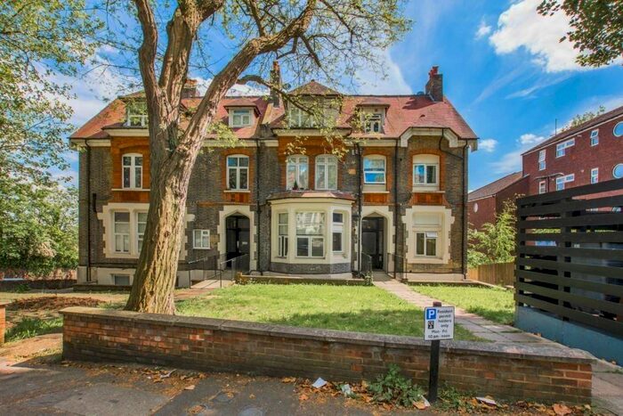 Studio To Rent In Mount View Road, Crouch End, N4