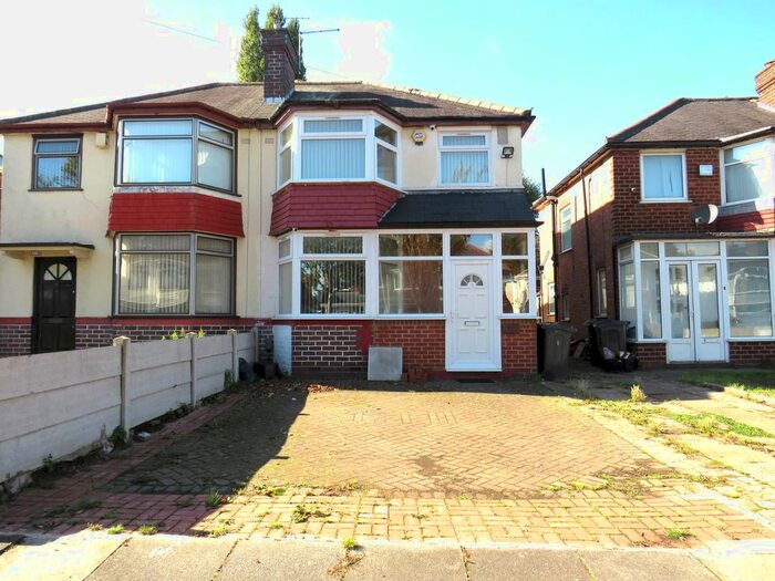 3 Bedroom Semi-Detached House To Rent In Ermington Crescent, Hodge Hill, Birmingham B36