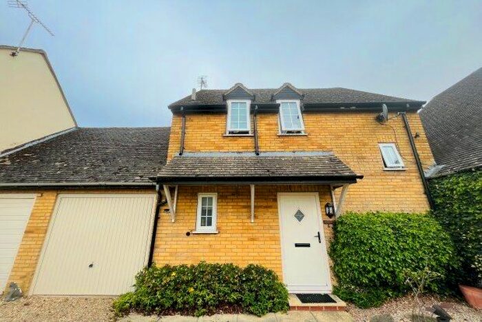 2 Bedroom Link Detached House To Rent In Green Close, Broadway, WR12