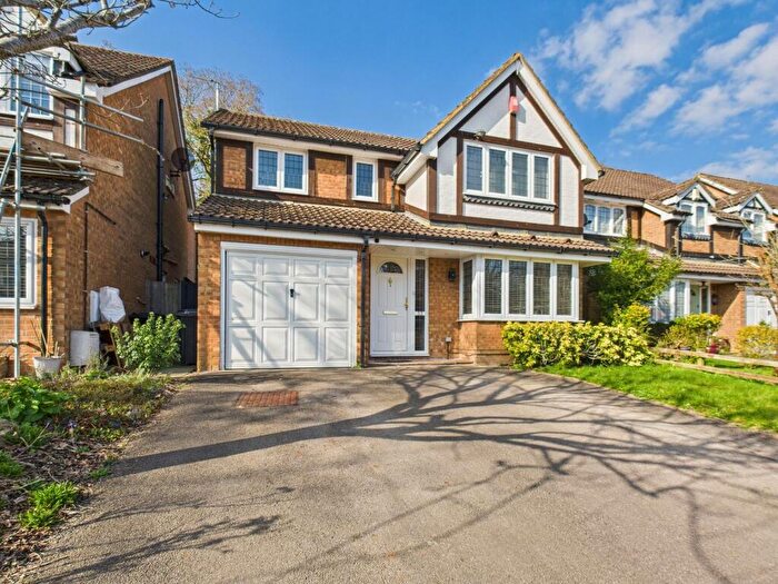 4 Bedroom Detached House For Sale In Groves Lea, Mortimer Common, RG7