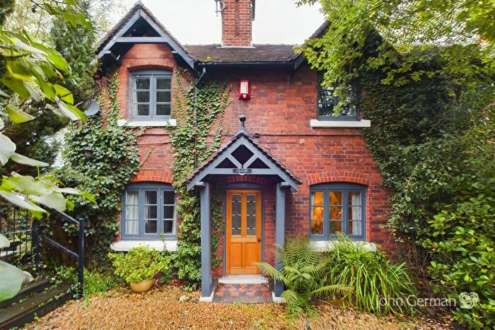 4 Bedroom Semi-Detached House To Rent In Milford Road, Walton-On-The-Hill, ST17