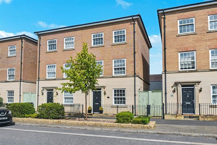 4 Bedroom Semi-Detached House For Sale In The Avenue, Priors Hall Park, NN17