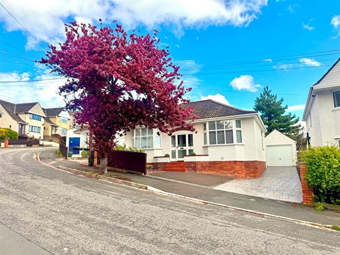 2 Bedroom Detached Bungalow For Sale In Farm Road, Weston-Super-Mare, BS22