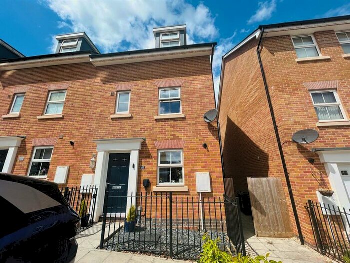 4 Bedroom End Of Terrace House For Sale In Enterprise Avenue, Tiverton, EX16