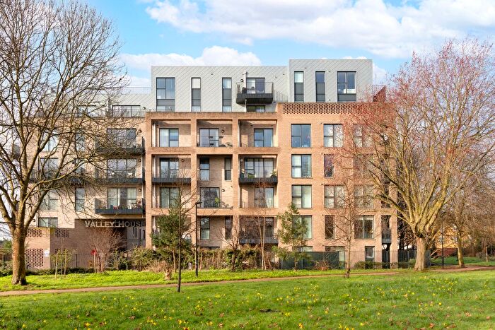 1 Bedroom Flat For Sale In Valley House, Manor Road, Ealing, London, W13