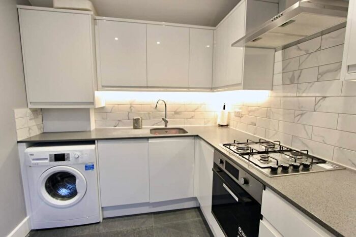 2 Bedroom Flat To Rent In Friern Barnet Road, London, N11