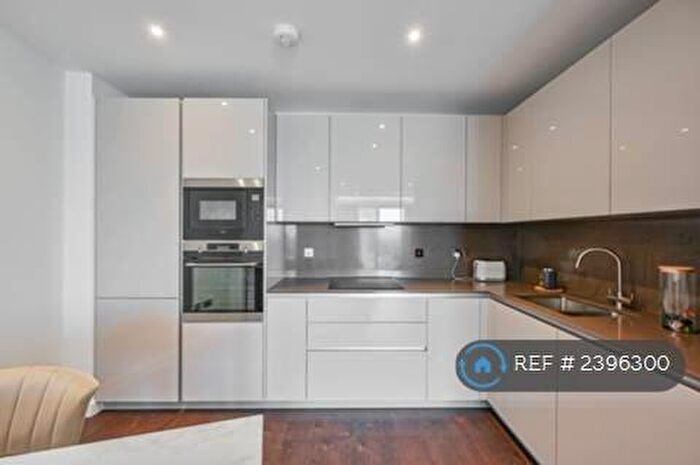2 Bedroom Flat To Rent In Lanchester Way, London, SW11