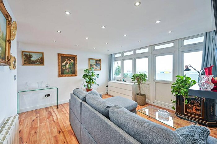 1 Bedroom Flat For Sale In Mardyke House, Elephant And Castle, London, SE17