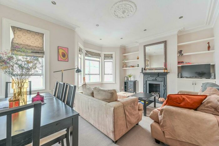 2 Bedroom Flat To Rent In Thirsk Road, Clapham Common North Side, London, SW11
