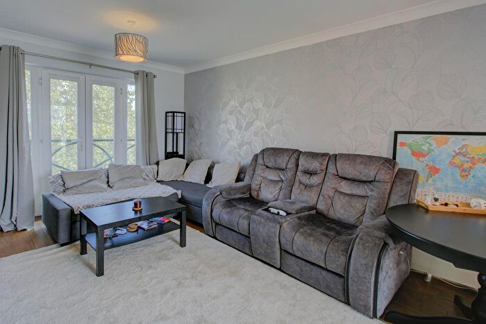 2 Bedroom Apartment For Sale In Harrisons Wharf, Purfleet-On-Thames, RM19