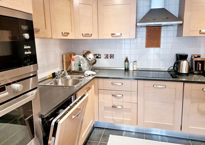 2 Bedroom Flat To Rent In Mast Quay, London, SE18