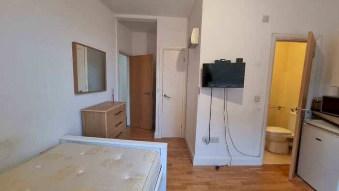 Flat To Rent In Holloway Road, London, N19