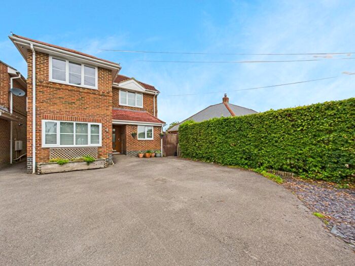 3 Bedroom Detached House For Sale In Church Road, Tadley, RG26