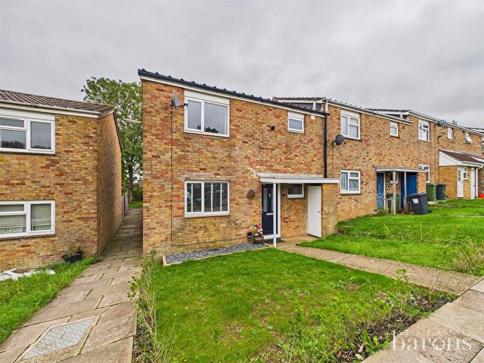 3 Bedroom End Terrace House For Sale In Schubert Road, Brighton Hill, Basingstoke, RG22