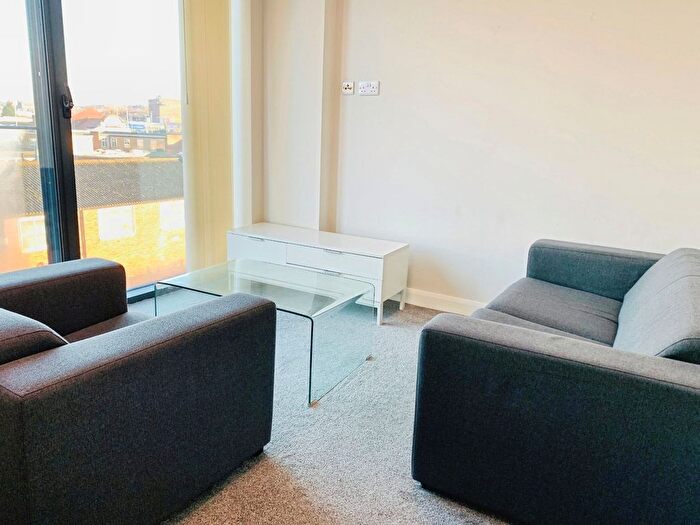 2 Bedroom Flat To Rent In Skinner Lane, Leeds, West Yorkshire, Uk, LS7