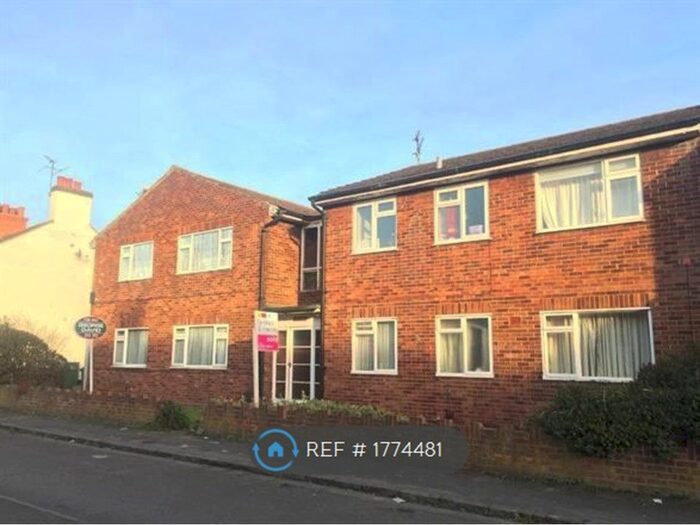 2 Bedroom Flat To Rent In Northern Road, Aylesbury, HP19