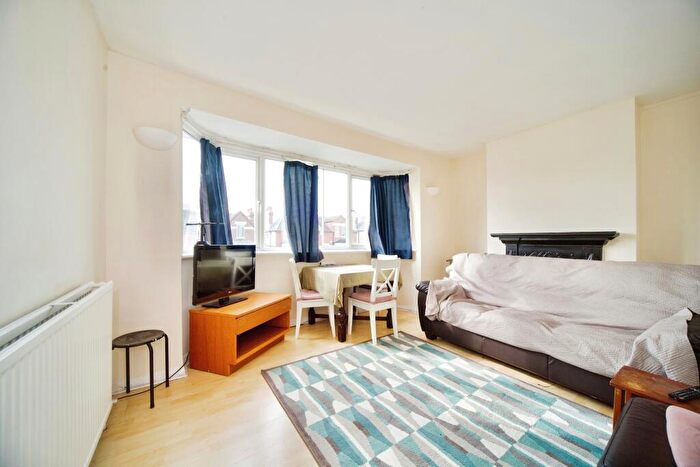 2 Bedroom Flat For Sale In Clarence Road, Wood Green, London, N22