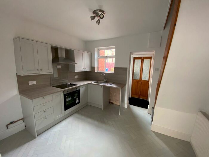2 Bedroom Semi-Detached House To Rent In Bank Street, Chesterfield, S40