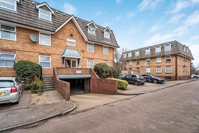 1 Bedroom Flat For Sale In Millstream Close, London, N13