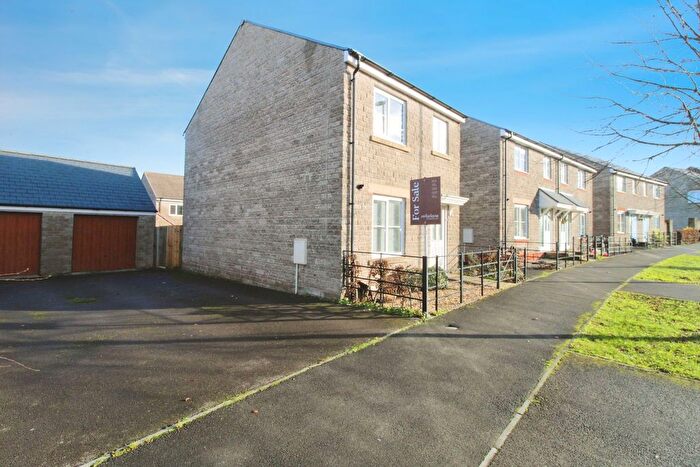 3 Bedroom Detached House For Sale In Cowleaze, Purton, SN5