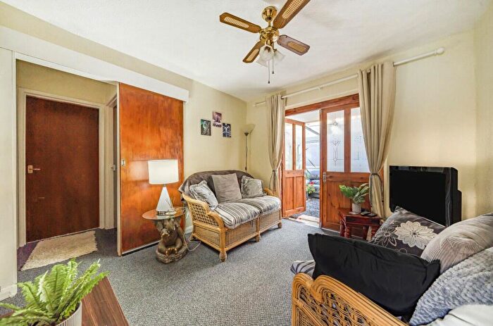 2 Bedroom Bungalow For Sale In Glandwr Park, Builth Wells, Powys, LD2