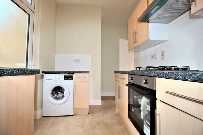 2 Bedroom Ground Flat To Rent In Francis Road, Leyton, E10