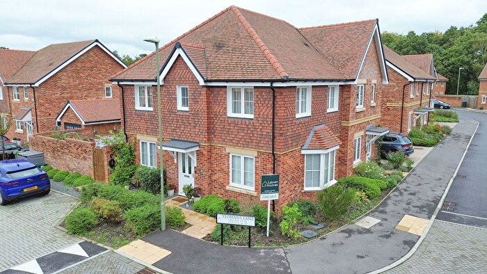 3 Bedroom Semi-Detached House For Sale In Yeomans Lane, Blackwater, Camberley, GU17