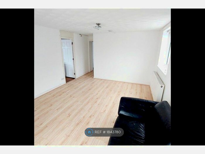 3 Bedroom Maisonette To Rent In Rokescroft, Basildon, SS13