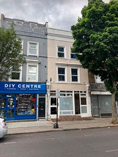 2 Bedroom Flat To Rent In Hornsey Road, Islington, Holloway, North London, N7