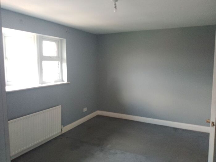 3 Bedroom Flat To Rent In Rayners Lane, Pinner, HA5