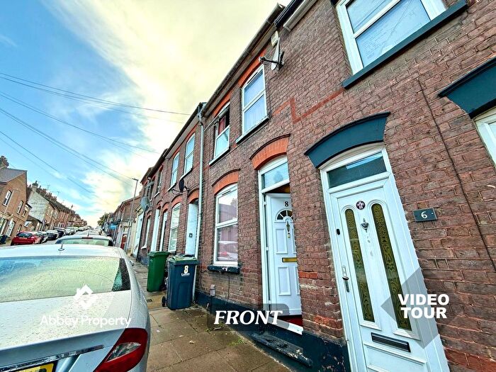 3 Bedroom Terraced House To Rent In Tennyson Road, Luton, LU1