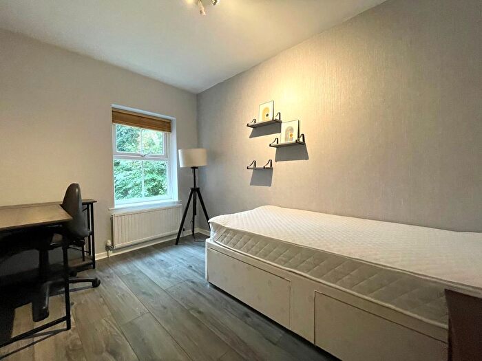 2 Bedroom Flat To Rent In Bridgewater Court, Grove Lane, Headingley, Leeds, LS6