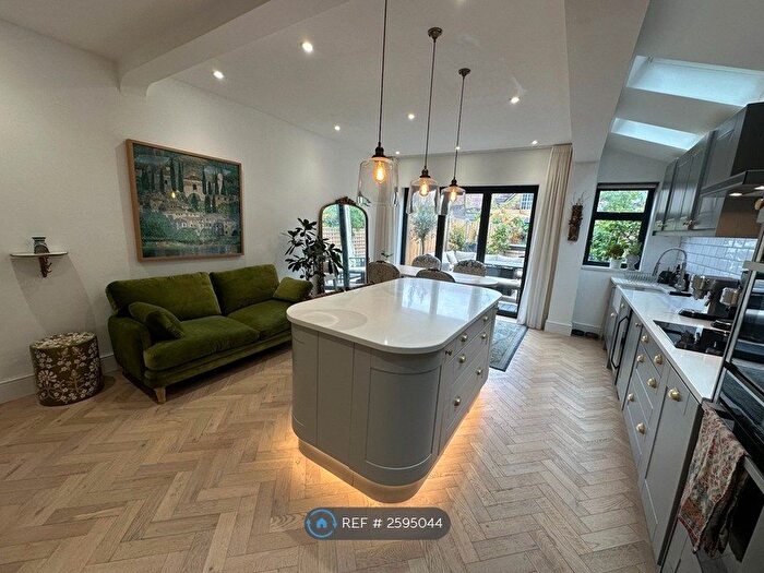 4 Bedroom Terraced House To Rent In Kynaston Road, Enfield, EN2